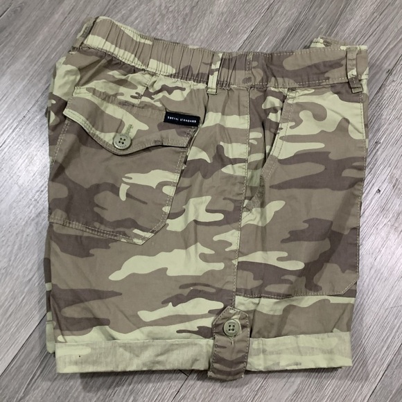 Social Standard by Sanctuary Roll Cuff Camouflage Stretch Cotton Shorts size S - Picture 4 of 10